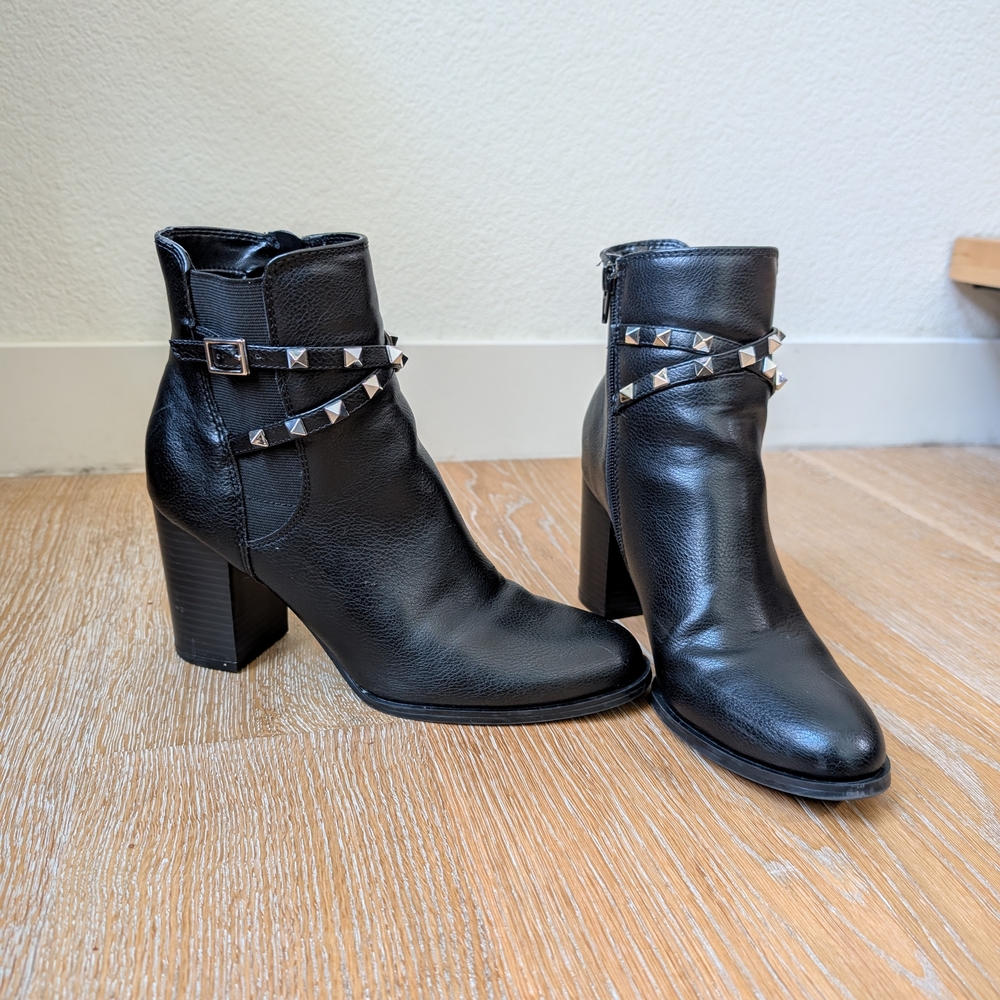 Nine West Black Leather Studded Heeled Boots
